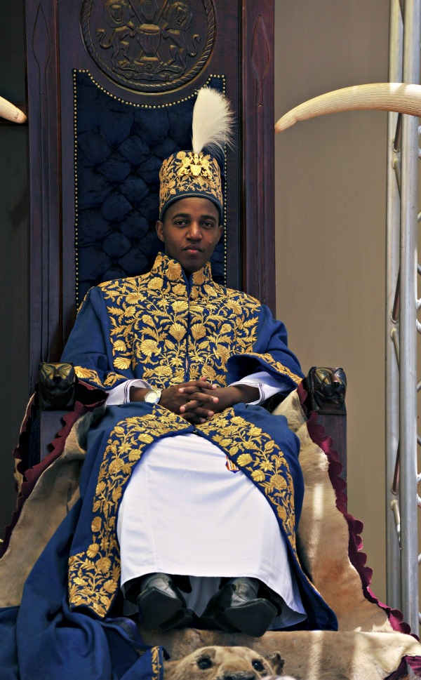 King Oyo 26 Ans Le Plus Jeune Monarque Au Monde African Shapers King Oyo 26 Ans Le Plus Jeune Monarque Au Monde African Shapers